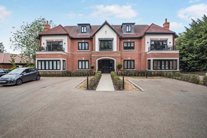 2 Bedroom Flat To Rent In New Road, Welwyn, Hertfordshire, AL6