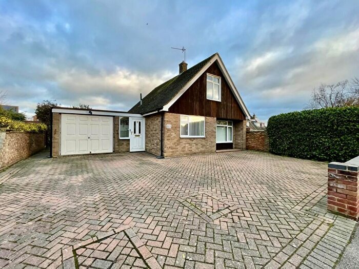 3 Bedroom Chalet For Sale In Dells Lane, Biggleswade, SG18