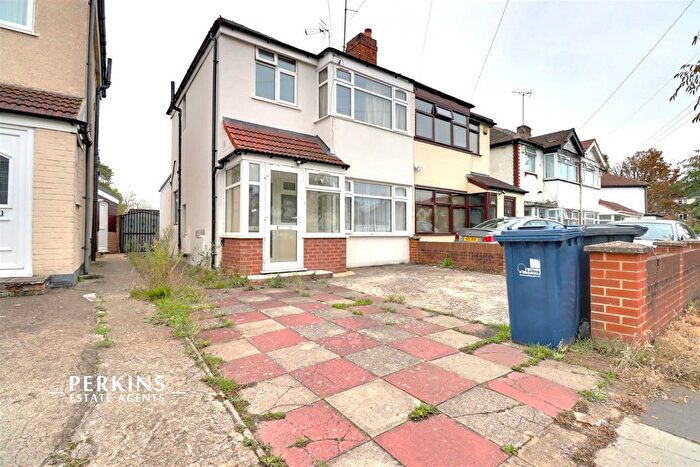 3 Bedroom Semi-Detached House For Sale In Southall, UB1