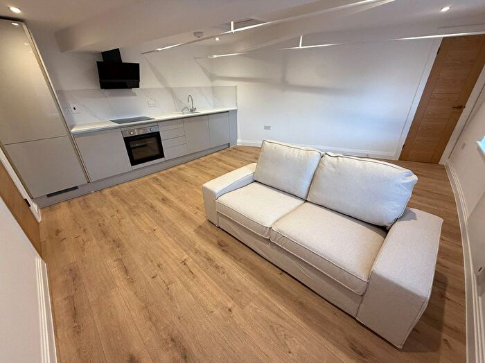 1 Bedroom Flat To Rent In Market Place, Reading, Berkshire, RG1
