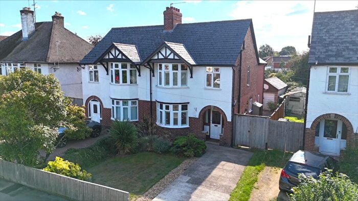 3 Bedroom Semi-Detached House For Sale In Estcourt Road, Gloucester, GL1