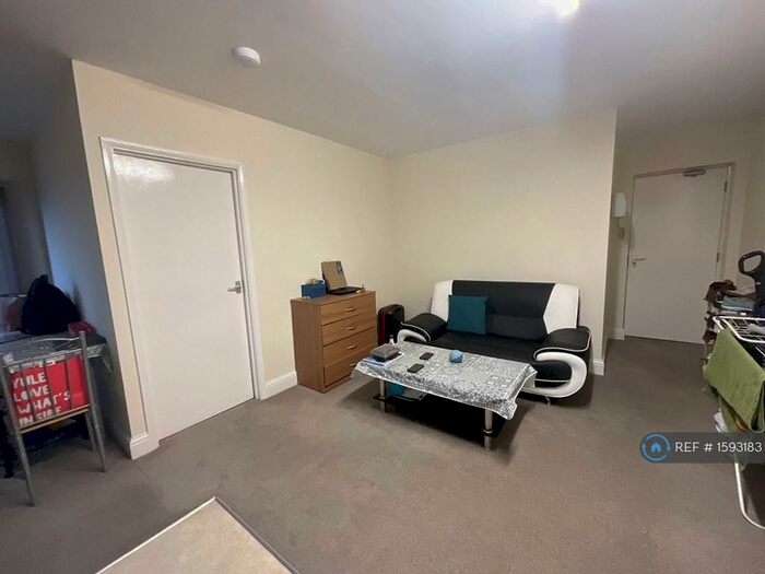 1 Bedroom Flat To Rent In Burlington Court, Slough, SL1