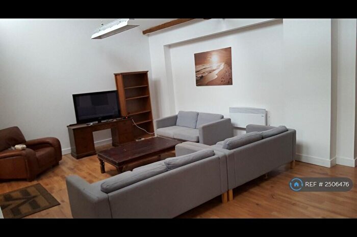 3 Bedroom Flat To Rent In Otley Rd, Bradford, BD3