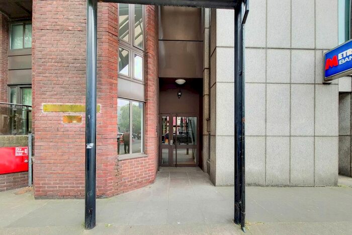 2 Bedroom Flat To Rent In Cromwell Road, Earls Court, London, SW5