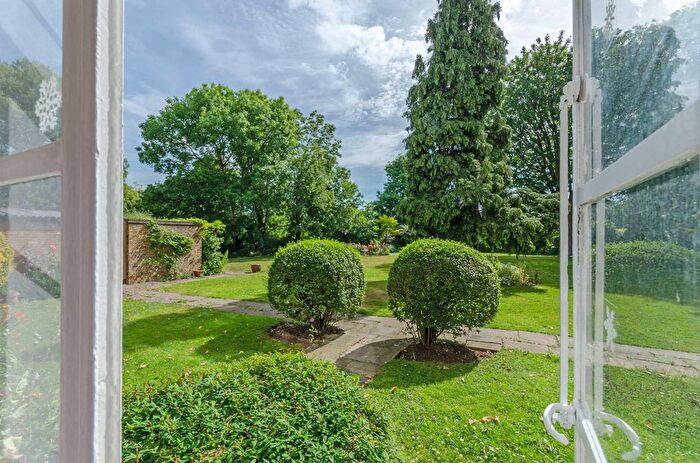 Studio To Rent In Willesden Lane, Willesden, London, NW6