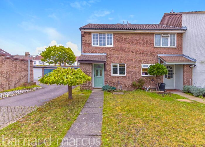 2 Bedroom Property To Rent In St. Catherines Close, London, SW17