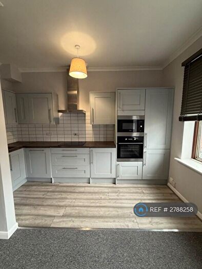 2 Bedroom Flat To Rent In Station Road, London, NW4