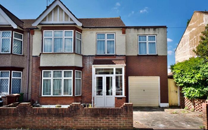 5 Bedroom Semi Detached House To Rent In Hulse Avenue, Barking, Essex, IG11