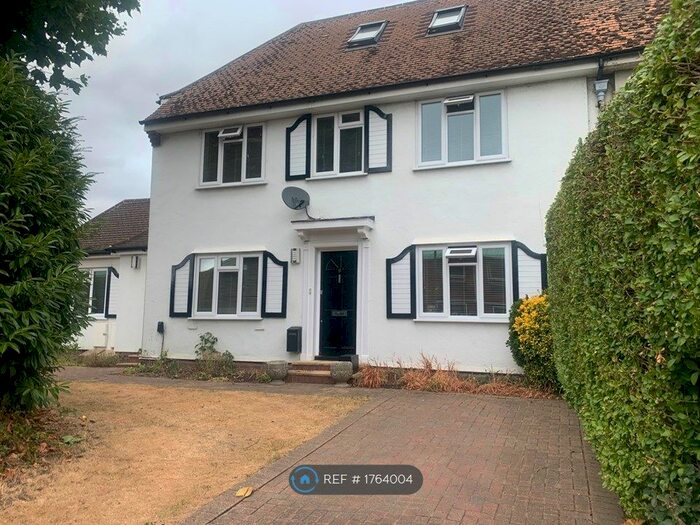 3 Bedroom Maisonette To Rent In Chalvey Park, Slough, SL1