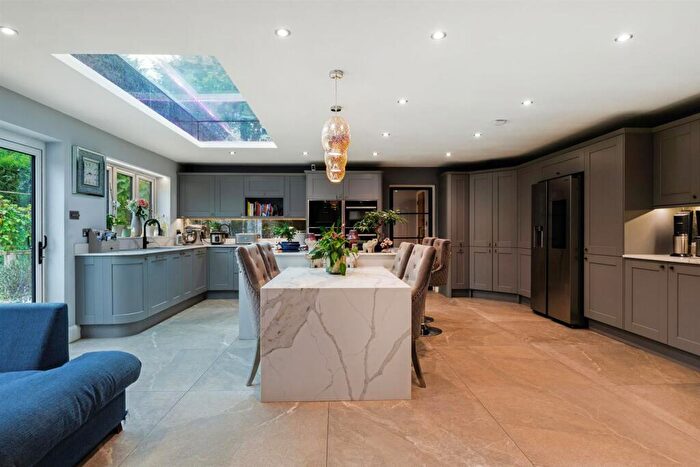 6 Bedroom Detached House For Sale In Holmes Close, Sunninghill, SL5