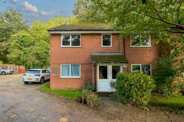 1 Bedroom Apartment To Rent In High Wycombe, Buckinghamshire, HP12