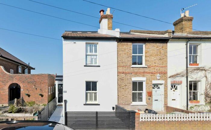 3 Bedroom End Of Terrace House To Rent In Queens Road, Thames Ditton, KT7