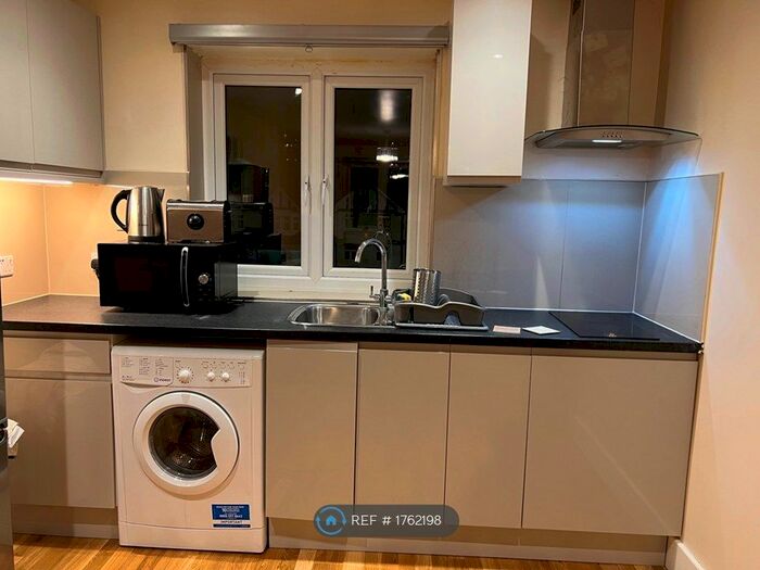 1 Bedroom Flat To Rent In Hendon Way, London, NW2