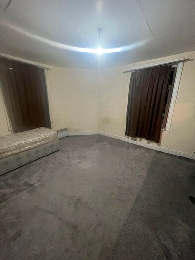 1 Bedroom Terraced House To Rent In Bradford Road, Huddersfield, HD1