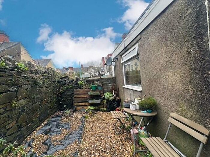 1 Bedroom Flat To Rent In Glenroy Street, Cardiff, CF24