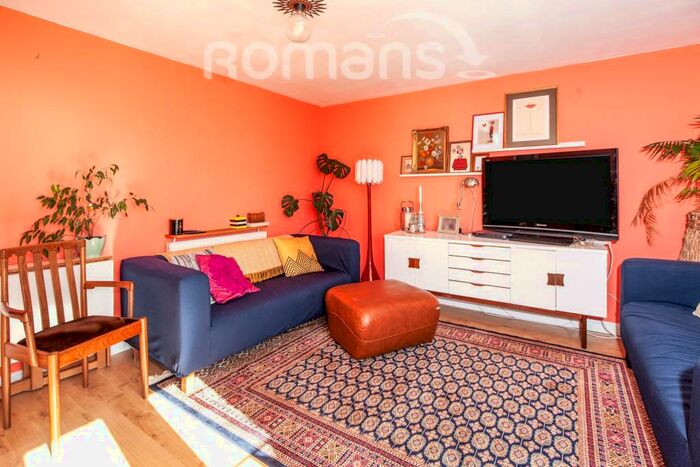 2 Bedroom Flat To Rent In Saffron Court, BA1