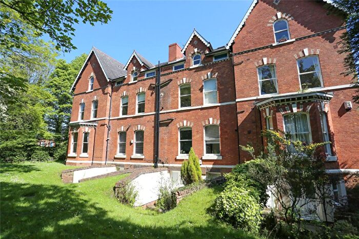 2 Bedroom Flat To Rent In Roseleigh Court, - Heaton Moor Road, Heaton Moor, Stockport, SK4