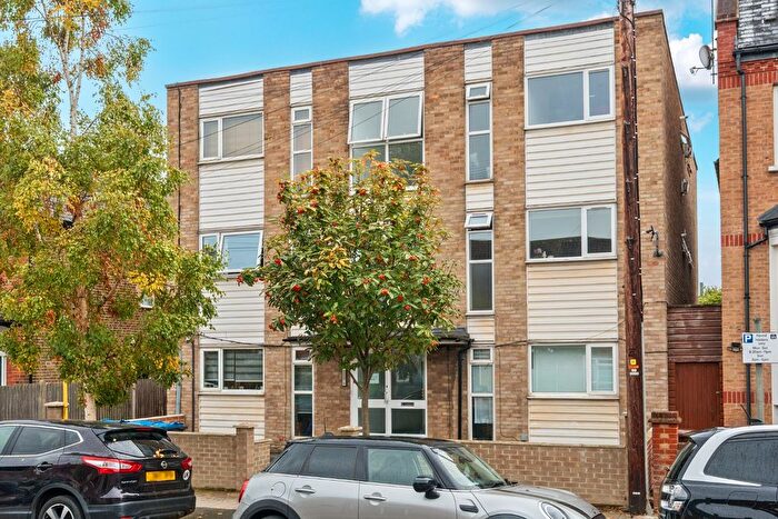 2 Bedroom Flat For Sale In Graham Road, London, SW19