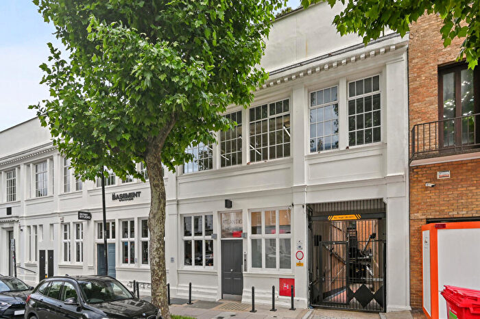 2 Bedroom Apartment For Sale In Albert Street, London, NW1