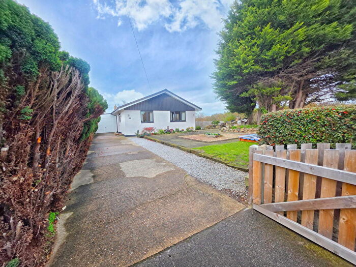 3 Bedroom Detached Bungalow For Sale In Birkdale Road, Royston, Barnsley, S71