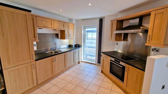 2 Bedroom Apartment To Rent In , Taylorson St South, M5