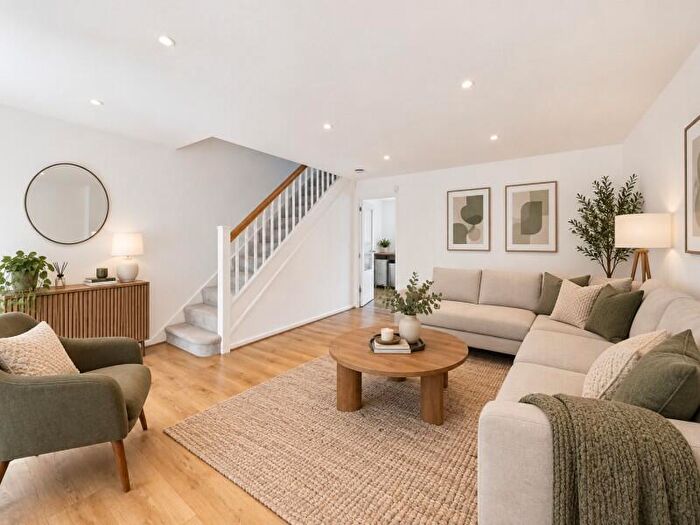 3 Bedroom Semi Detached House To Rent In Gurney Street :: Manchester, M4