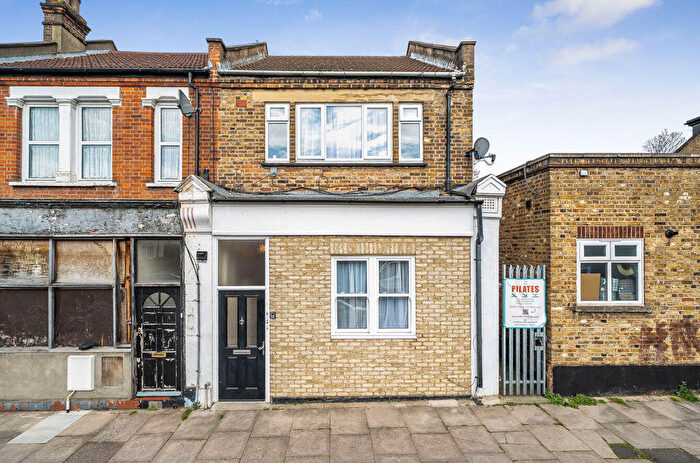 2 Bedroom Flat For Sale In Springbank Road, Hither Green, SE13