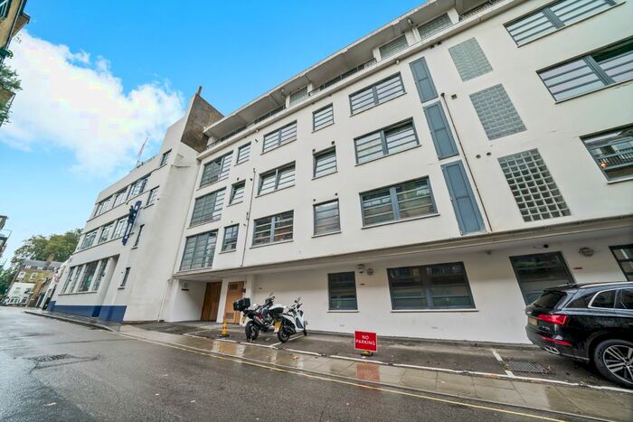 2 Bedroom Flat To Rent In - North Mews, London, WC1N