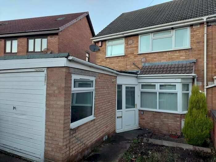 3 Bedroom Semi-Detached House To Rent In St. Pauls Road, Smethwick B66