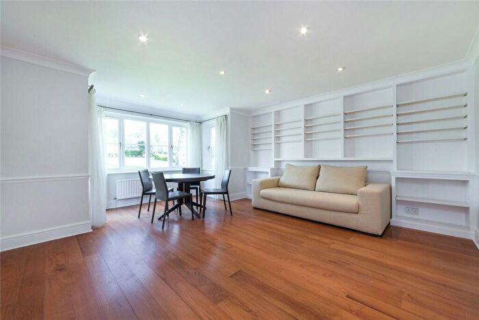 2 Bedroom Flat To Rent In Windsor Court, Platts Lane, NW3