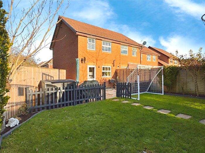 2 Bedroom End Of Terrace House For Sale In Mannock Way, Woodley, Reading, RG5