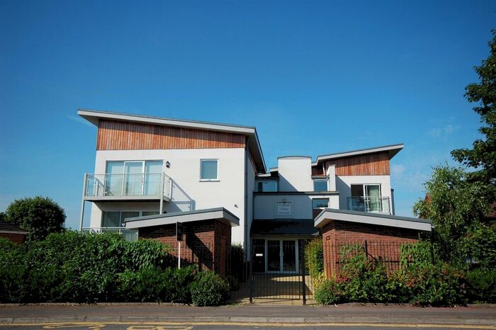 2 Bedroom Flat To Rent In Canal View, Lawn Lane, HP3