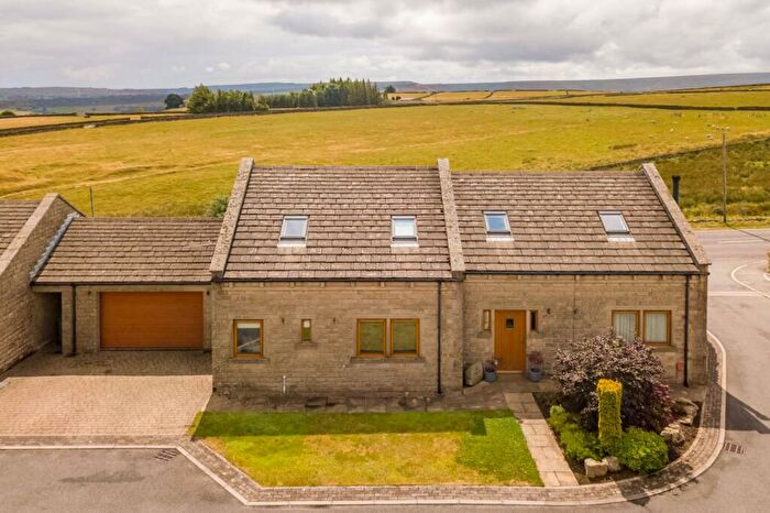4 Bedroom Link Detached House For Sale In Ford Court, Holmfirth, HD9