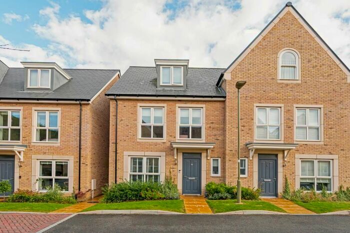 4 Bedroom End Of Terrace House To Rent In Clifton Close, Bicester, OX26