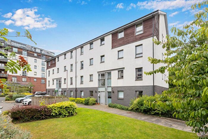 2 Bedroom Flat For Sale In / Easter Road, Leith, Edinburgh, EH7