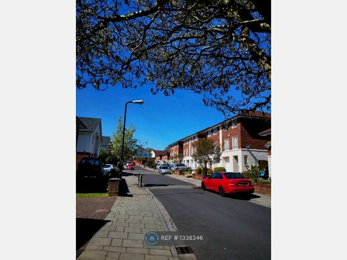 4 Bedroom Semi-Detached House To Rent In Shelley Way, Bristol, BS7