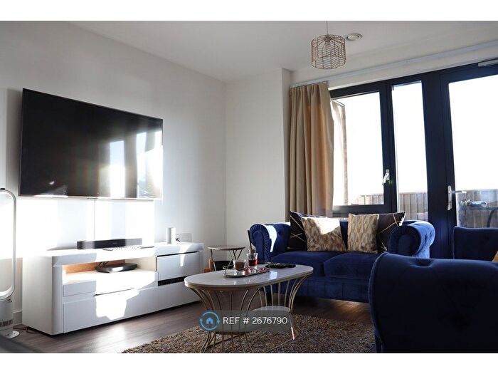 3 Bedroom Flat To Rent In Renown House, London, NW10