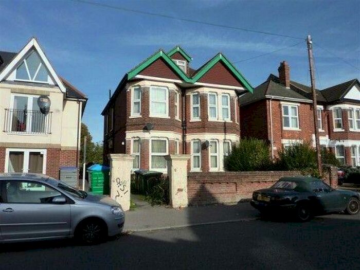 Studio To Rent In Flat, Shirley, SO15