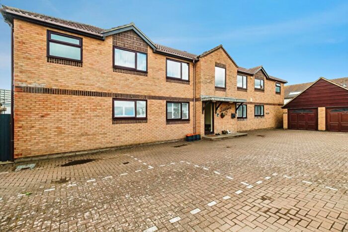 1 Bedroom Flat For Sale In Brighton Road, Lancing, West Sussex, BN15