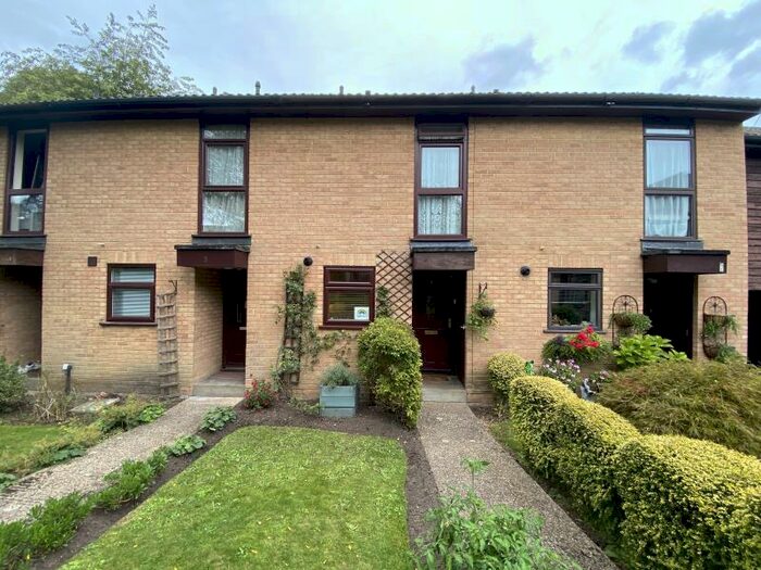 2 Bedroom Terraced House To Rent In Knaphill, GU21