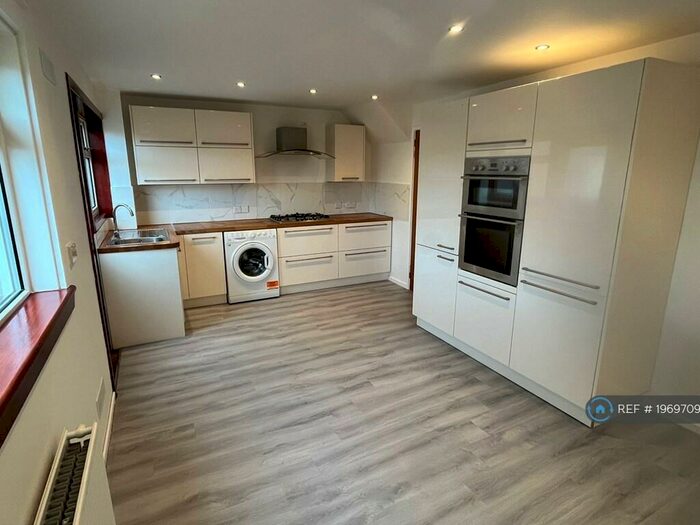 3 Bedroom Terraced House To Rent In Coatbridge Road, Glenmavis, Airdrie, ML6