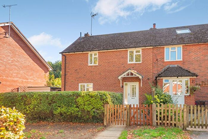 3 Bedroom Semi-detached House For Sale In New Road, Gomshall, GU5