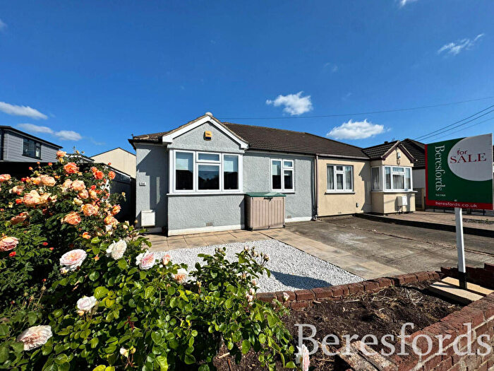 2 Bedroom Bungalow For Sale In Betterton Road, Rainham, RM13