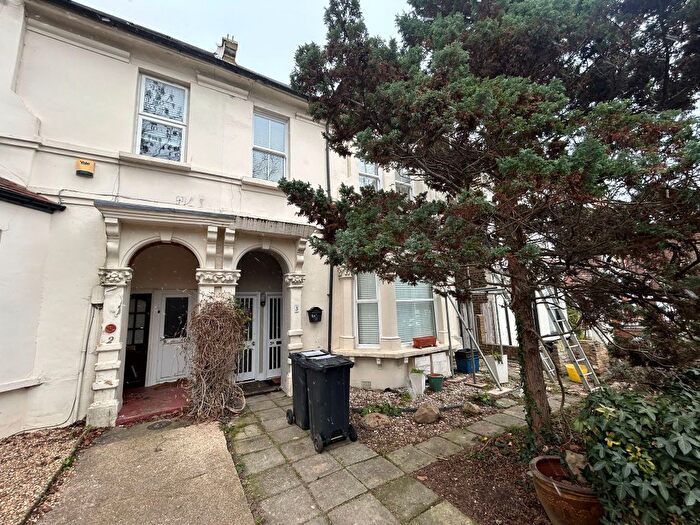 1 Bedroom Flat To Rent In Fairfield Road, Woodford Green, IG8