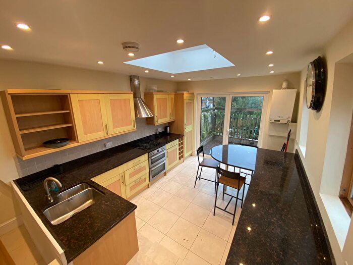 3 Bedroom Flat To Rent In Crewys Road, London, NW2