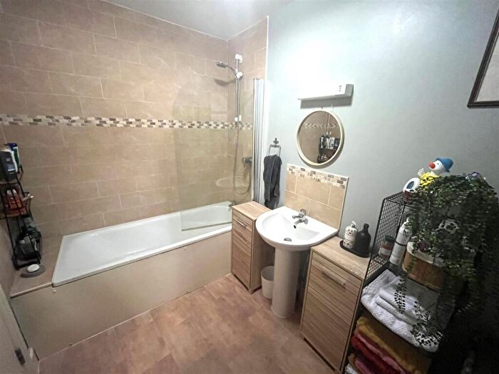 Studio For Sale In Post Office Lane, Wantage, Oxfordshire, OX12