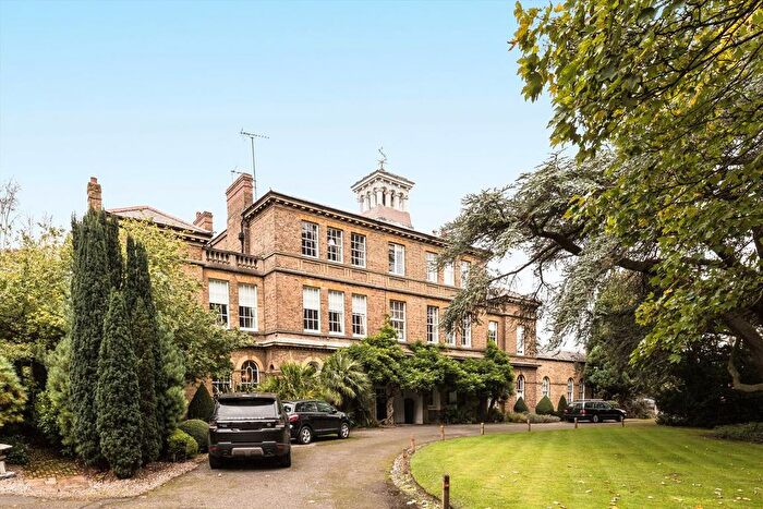 2 Bedroom Property To Rent In Ham Common, Richmond, TW10