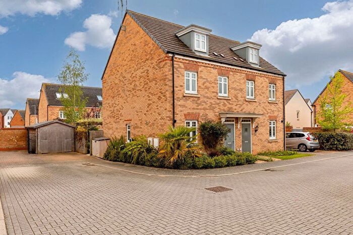 3 Bedroom Semi-detached House For Sale In Cassius Close, Fairfields, Milton Keynes, MK11