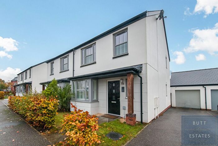 3 Bedroom Semi Detached House For Sale In Dixon Drive, Exeter, EX5