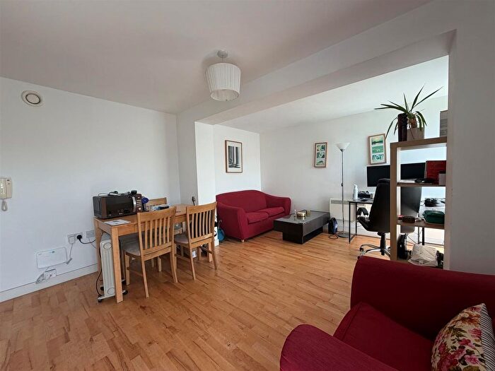1 Bedroom Flat To Rent In Christabel, Three Towers, Dalton Street, M40